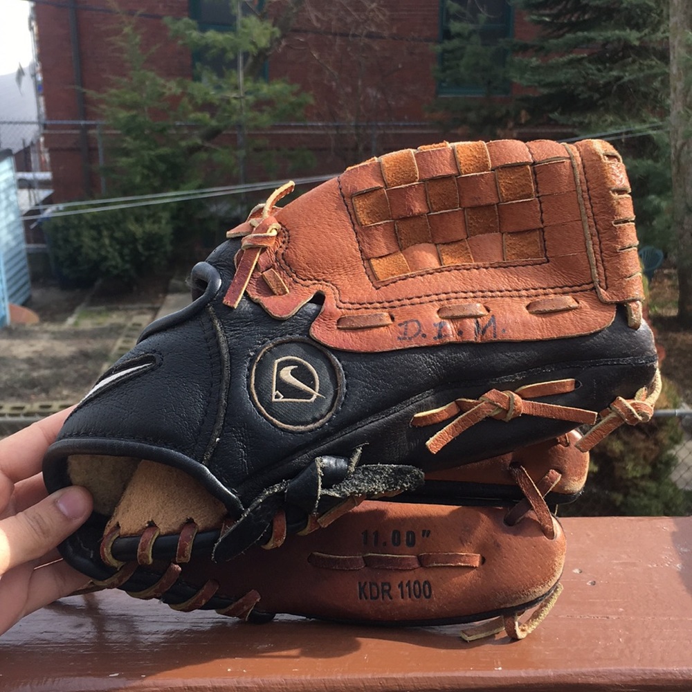Women's Softball Glove